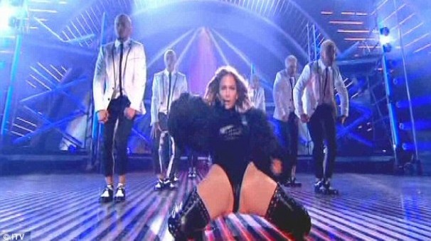 Te ordinaire latex outfit van Jennifer Lopez tijdens Britain's Got Talent