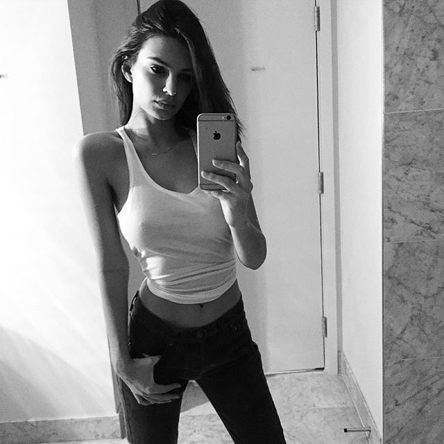 emily_ratajkowski_sexiest_instagram_pics_32
