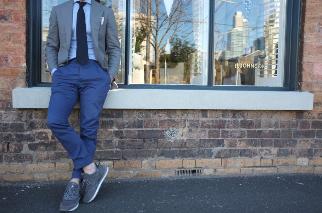 silk-blazer-p-johnson-sneakers-grey-men-style-menswear-blog