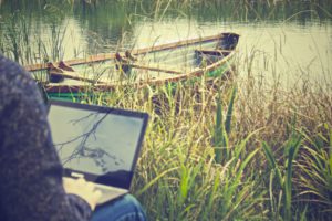 laptop in de zon