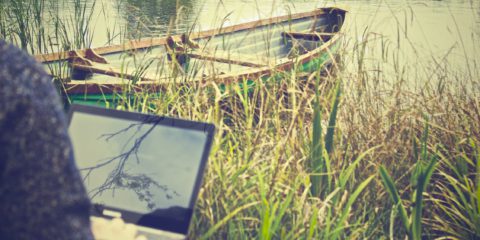 laptop in de zon