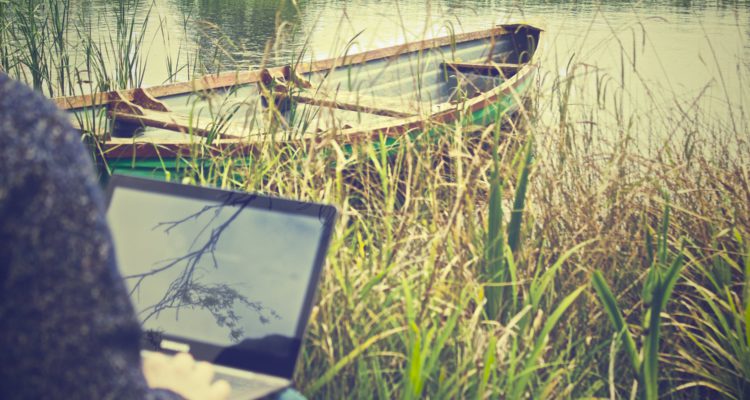 laptop in de zon